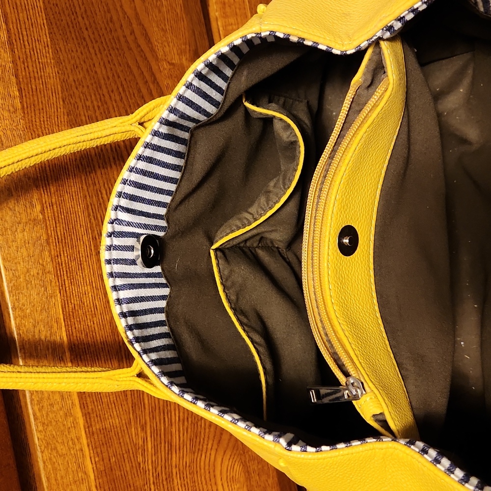 Hand Bag - Picture 3 of 8
